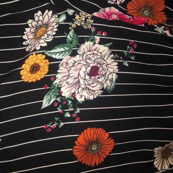 XS floral shorts NWT - Picture 3 of 4